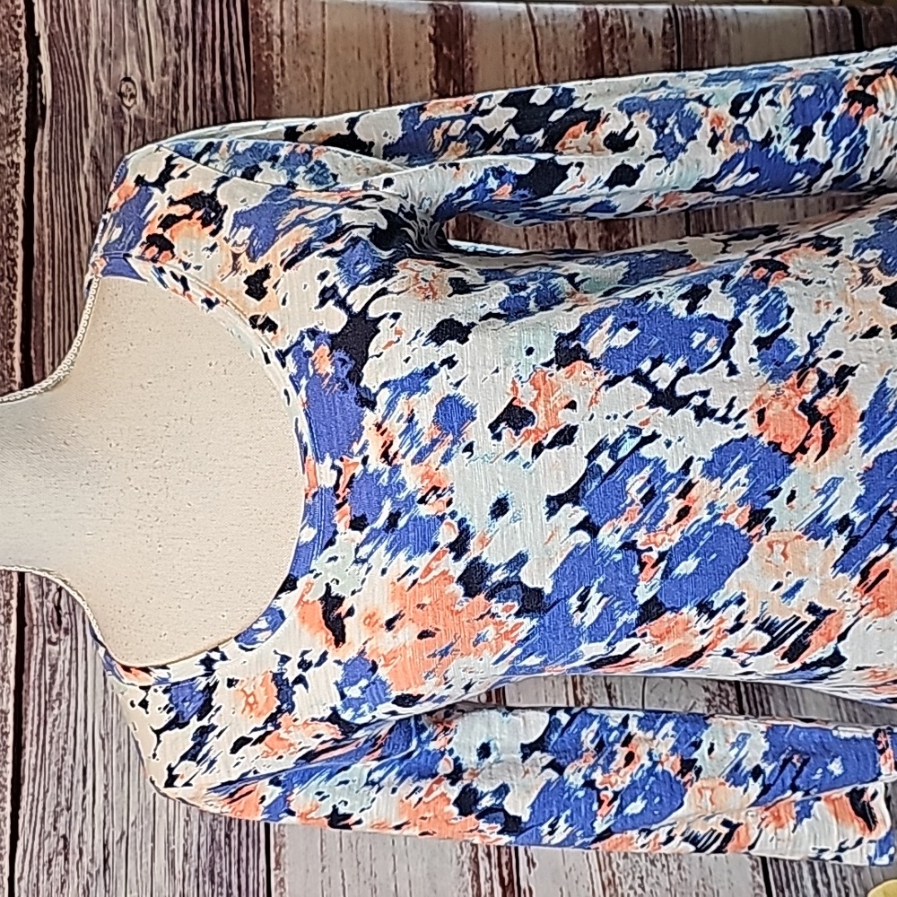 CHICO'S ABSTRACT COTTON-BLEND CROSSOVER SLUB TEE - Picture 2 of 10